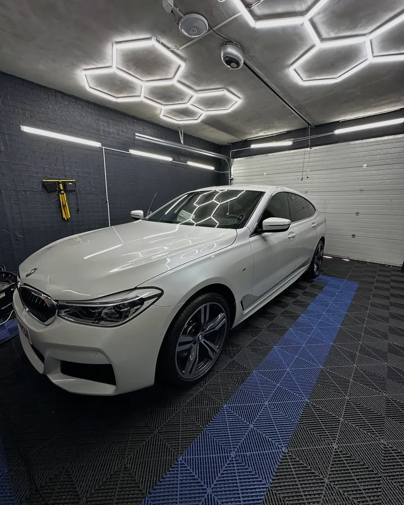 BMW Seria 6 GT alb după decontaminare