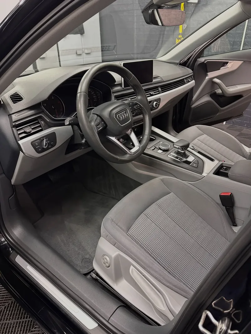Interior Audi A4 după pachetul Premium